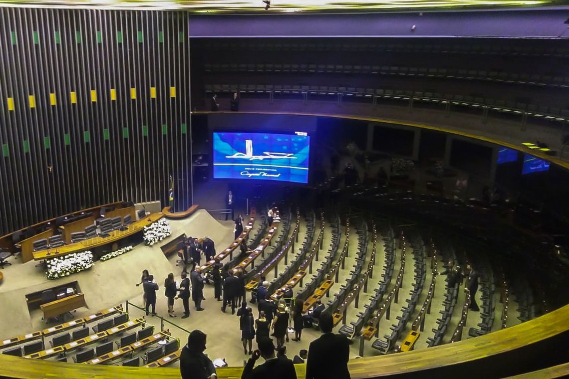 PolÃ­cia Legislativa faz uma Ãºltima varredura completa do plenÃ¡rio da CÃ¢mara, onde ocorrerÃ¡ a cerimÃ´nia de posse do presidente eleito Jair Bolsonaro. 