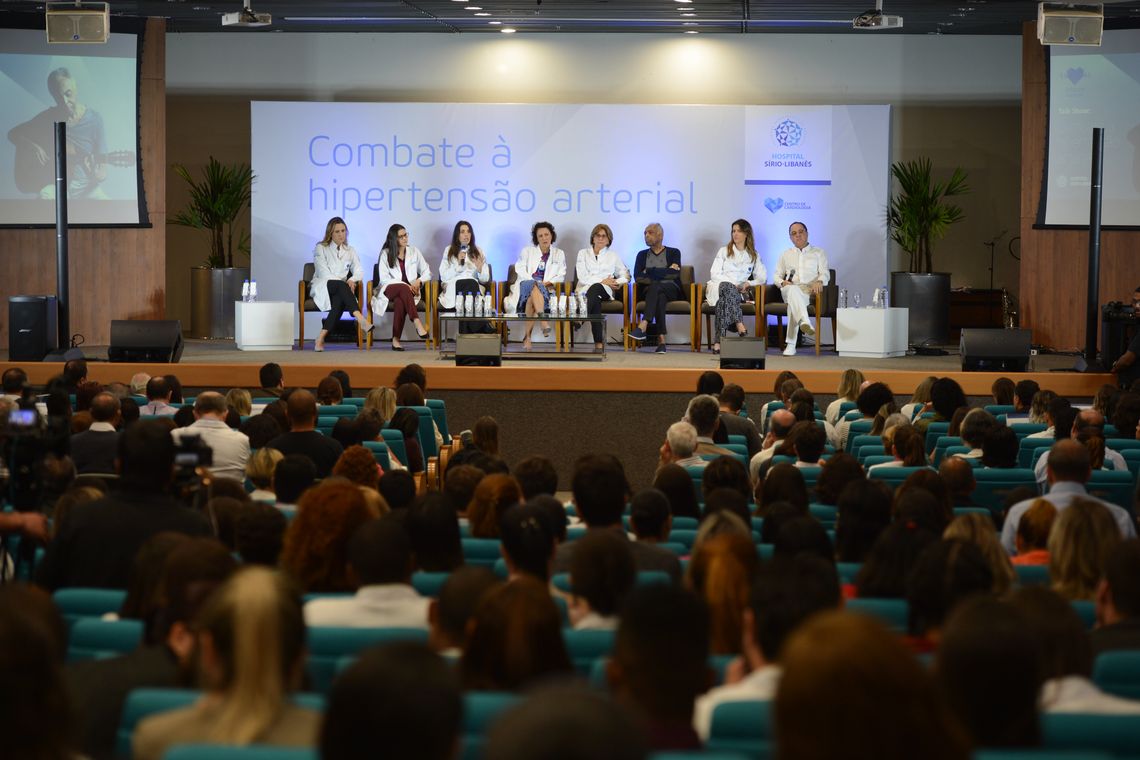 Rovena Rosa/Agência Brasil Hospital Sírio Libanês promove debate sobre o combate à hipertensão arterial, com moderação do diretor do Centro de Cardiologia do hospital, DR. Roberto Kalil Filho e a participação do ex-ministro Gilberto Gil.