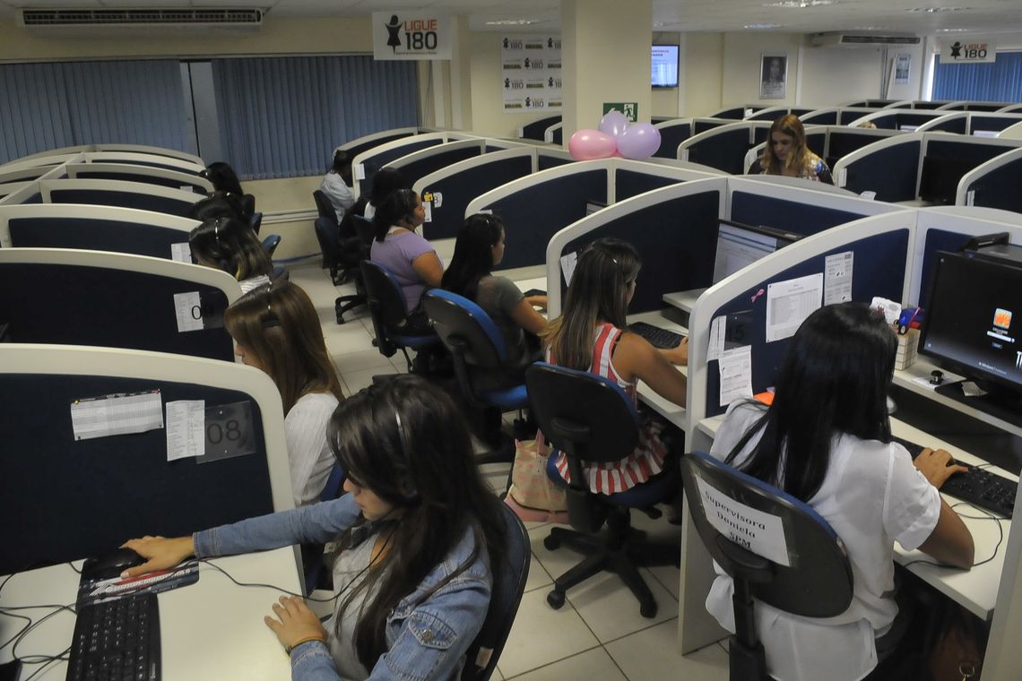 José Cruz/Agência Brasil/Agência Brasil A Secretaria de Políticas para as Mulheres da Presidência da República (SPM/PR) divulga o balanço de 2013 do Ligue 180 – Central de Atendimento à Mulher (José Cruz/Agência Brasil)
