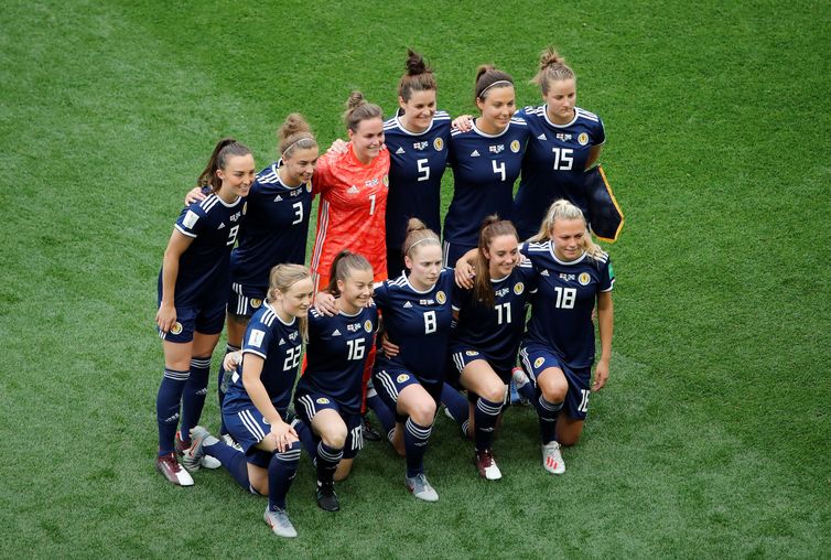 Jean-Paul Pelissier/Reuters/Direitos reservados Seleção da Escócia na Copa do Mundo de Futebol Feminino - França 2019.