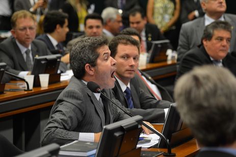 A Comissão de Constituição, Justiça e Cidadania (CCJ) da Câmara dos Deputados mantém na pauta proposta que reduz maioridade penal para 16 anos. Na foto, deputado Delegado Waldir (Fabio Rodrigues Pozzebom/Agência Brasil)