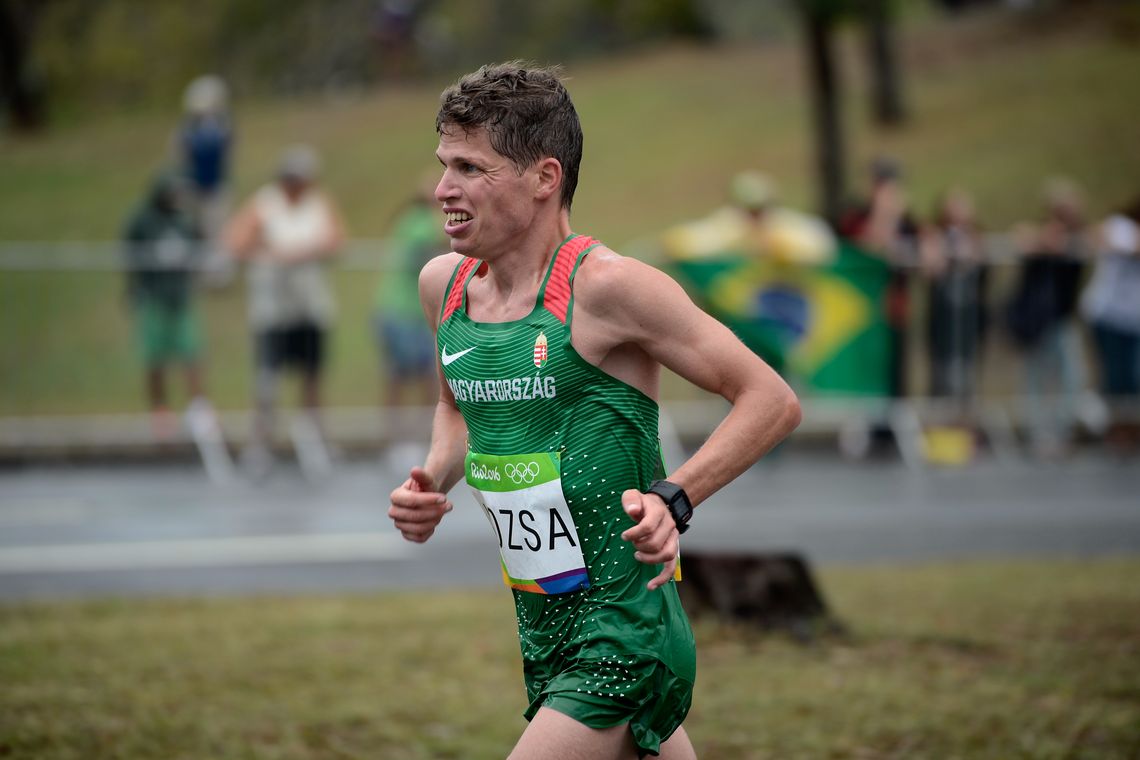 Tânia Rêgo/Agência Brasil Rio de Janeiro - Sob chuva forte atletas da maratona masculina passam pelo aterro do Flamengo (Tânia Rêgo/Agência Brasil)