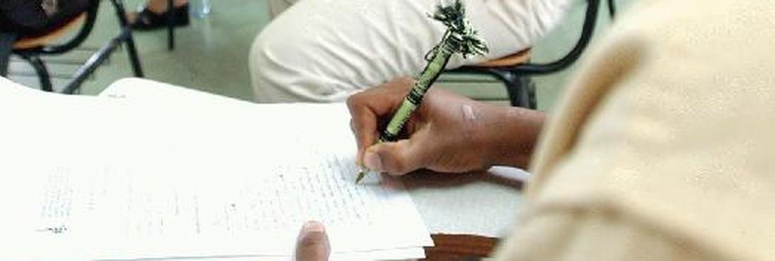 Supletivo Educação de Jovens e Adultos EJA De acordo com a Secretaria Estadual de Educação de São Paulo, pessoas com mais de 40 anos representam 14,3% dos matriculados em 2012 na educação de jovens e adultos (EJA)