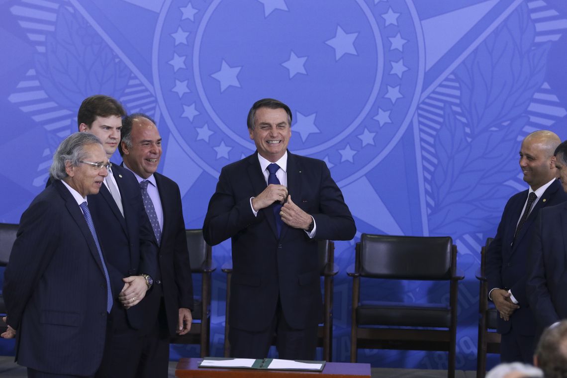 Valter Campanato/Agência Brasil O presidente Jair Bolsonaro participa de cerimônia da assinatura do decreto da Política Nacional de Desenvolvimento Regional e da entrega Oficial dos Planos Regionais da Amazônia, do Nordeste e do Centro-Oeste, no Palácio do Planalto.