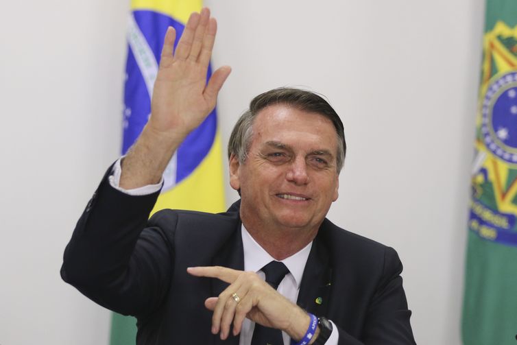 O presidente Jair Bolsonaro participa de videoconferncia com escola atendida pelo programa Gesac.