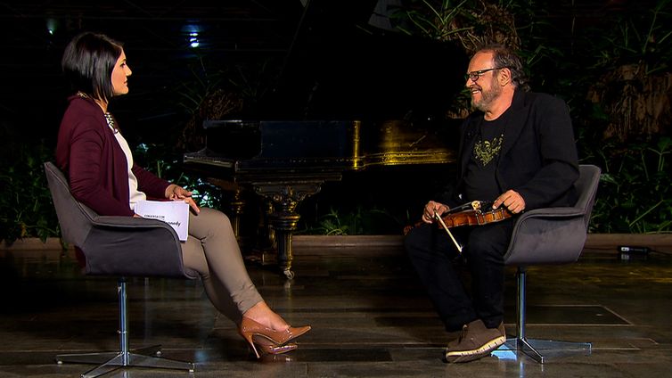 Roseann Kennedy conversa com músico mineiro Marcus Viana