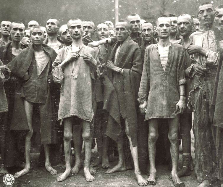 Judeus eram mantidos para trabalhos forçados. Antes mesmo da execução, muitos morriam de fome ou de doenças contagiosas dentro dos campos de concentração.