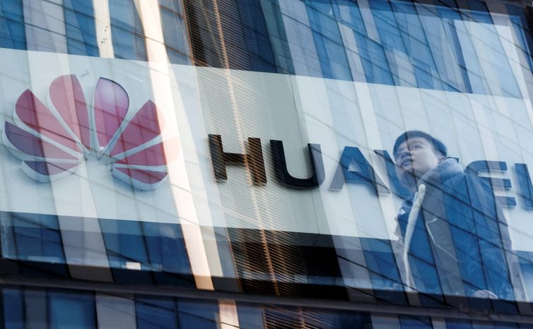 REUTERS/Thomas Peter/Direitos Reservados loja da Huawei em Pequim