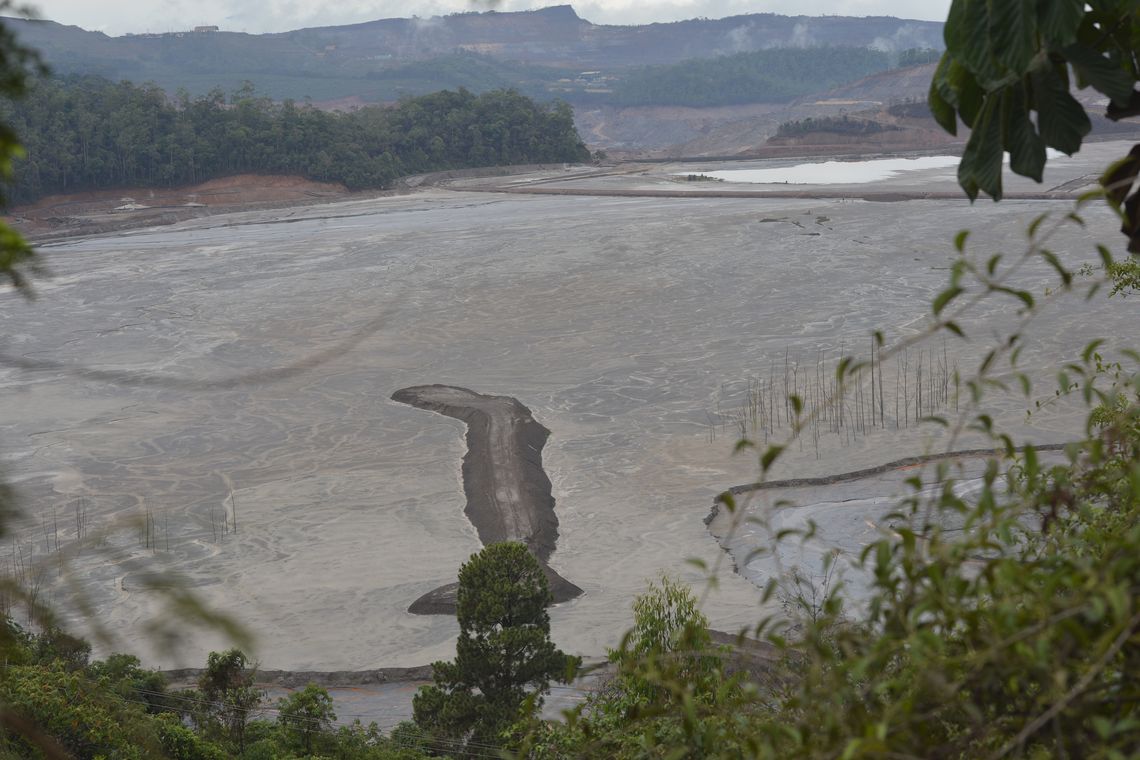 Antonio Cruz/ Agência Brasil Mariana (MG) - Barragens de Santarém e Fundão que romperam na quinta feira (5), trazendo destruição à zona rural de Mariana, em Minas Gerais. (Antonio Cruz/Agência Brasil)
