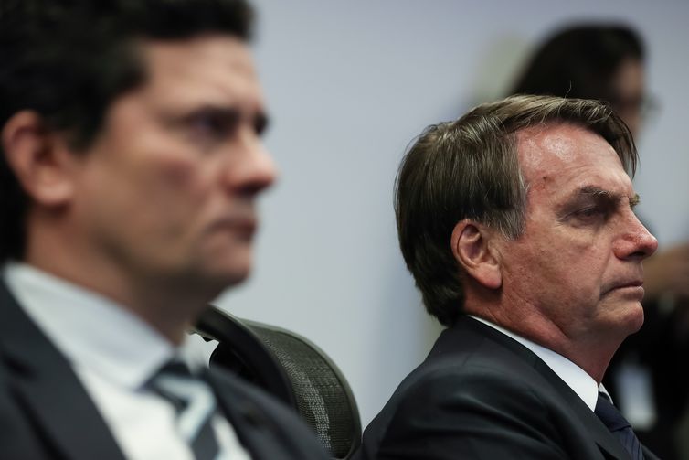 Marcos Corrêa/PR O presidente Jair Bolsonaro, acompanhado do ministro Justiça e Segurança Pública, Sergio Moro, visita o Centro Integrado de Inteligência e Segurança Pública da Região Sul (CIISPR-Sul), em Curitiba (PR).