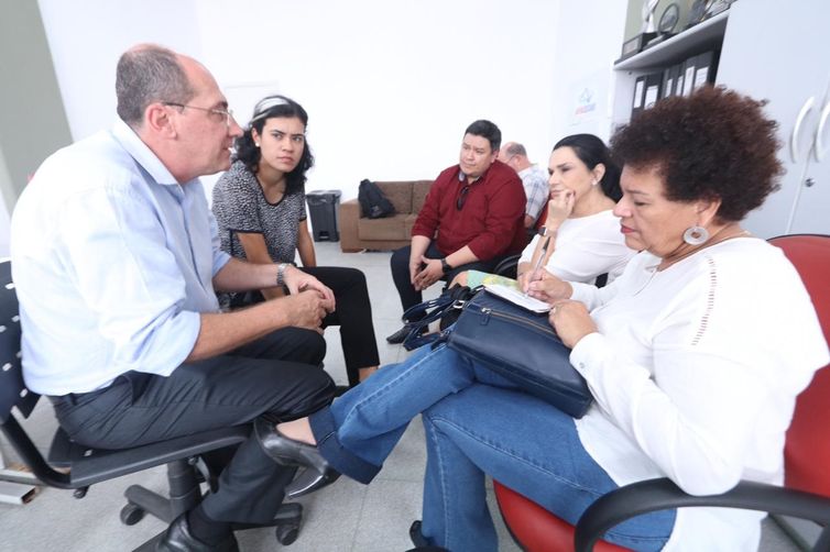 A secretária Petrúcia reuniu-se ainda com a coordenadora do CRAS/CREAS, Adriana Lopes Santana, com Secretário Municipal de Educação, Leandro Barssini, com o prefeito de Suzano, Rodrigo Ashiuchi, e com a primeira-dama do município, Larissa Ashiuchi.