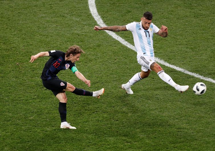 Copa 2018: Argentina e CroÃ¡cia. Luka Modric, da CroÃ¡cia, marca o segundo gol da equipe.