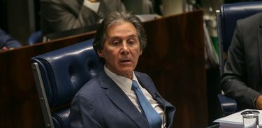 O presidente do Senado, EunÃcio Oliveira, durante sessão plenária que aprovou o PLC 19/2018, que cria o Sistema Ãnico de Segurança Pública e a PolÃtica Nacional de Segurança Pública e Defesa Social.