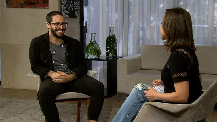 Katiuscia Neri entrevista o ator brasiliense Rainer Cadete