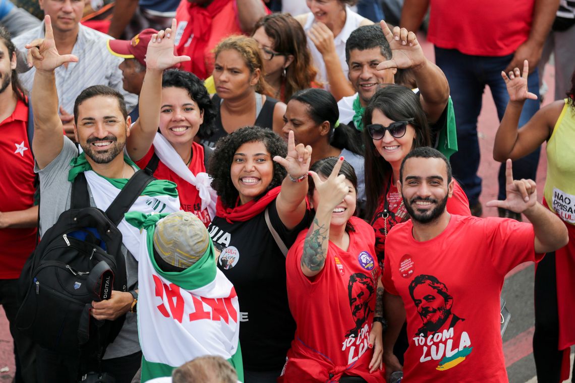 Fabio Rodrigues Pozzebom/Agência Brasil Brasília - Manifestantes a favor de Lula protestam na Esplanada dos Ministérios. O STF julga o pedido do ex-presidente para não ser preso até se esgotarem os recursos na Justiça (Fabio Rodrigues Pozzebom/Agência Brasil)