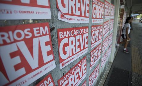 Bancários entram em greve nesta terça-feira (30) por tempo indeterminado