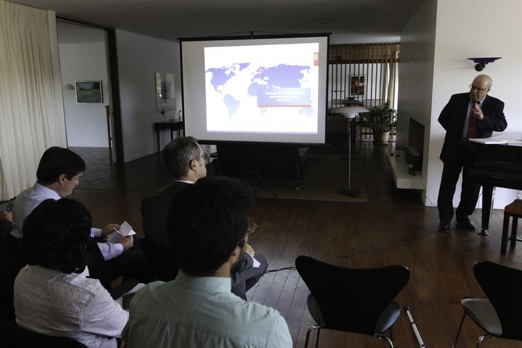 Fabio Rodrigues Pozzebom/Agência Brasil O presidente do Instituto Nacional de Pesquisa Industrial (INPI), Cláudio Furtado, fala durante lançamento da nova fase do projeto de Cooperação Estratégica no setor de inovação entre os governos do Brasil e da Dinamarca.