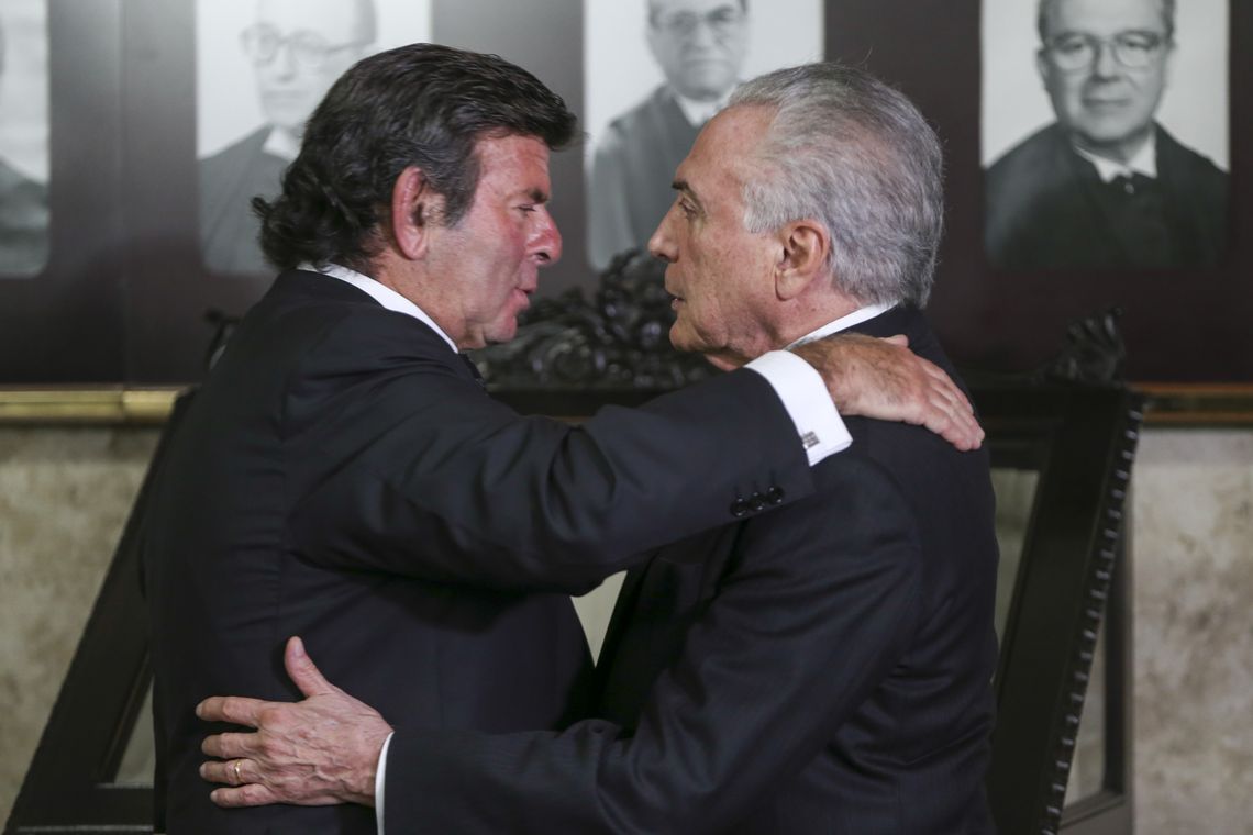 Fabio Rodrigues Pozzebom/Agência Brasil O ministro do STF Luiz Fux e o presidente Michel Temer participam de sessão solene no Supremo Tribunal Federal (STF) em comemoração aos 30 anos da Constituição brasileira.