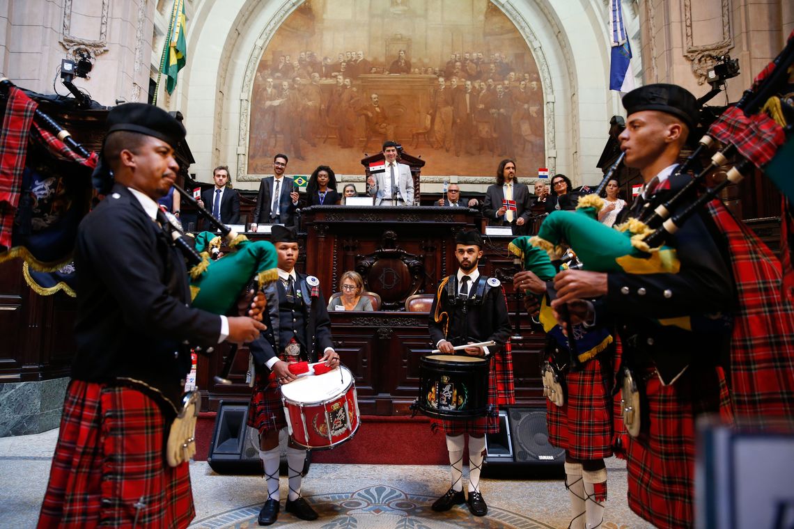 Tânia Rêgo/Agência Brasil Rio de Janeiro - Mohamed Ali Kenawy, imigrante sírio agredido em Copacabana recebe o título de cidadão fluminense, no Palácio Tiradentes, sede da Assembleia Legislativa do Estado do Rio de Janeiro (Tânia Rêgo/Agência Brasil)