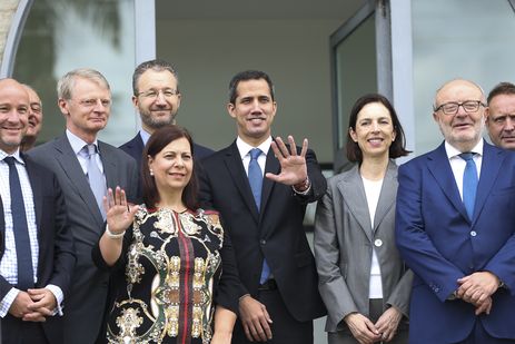  O presidente interino da Venezuela, Juan Guaidó, após encontro com embaixadores de países da União Europeia, na sede da delegação da União Europeia no Brasil. 