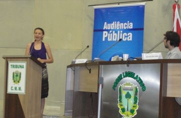 Ágda Campos, da Fetagri/Sudeste, participa dos debates durante a Audiência Pública (Foto: Luciana Couto/Rádio Nacional da Amazônia)