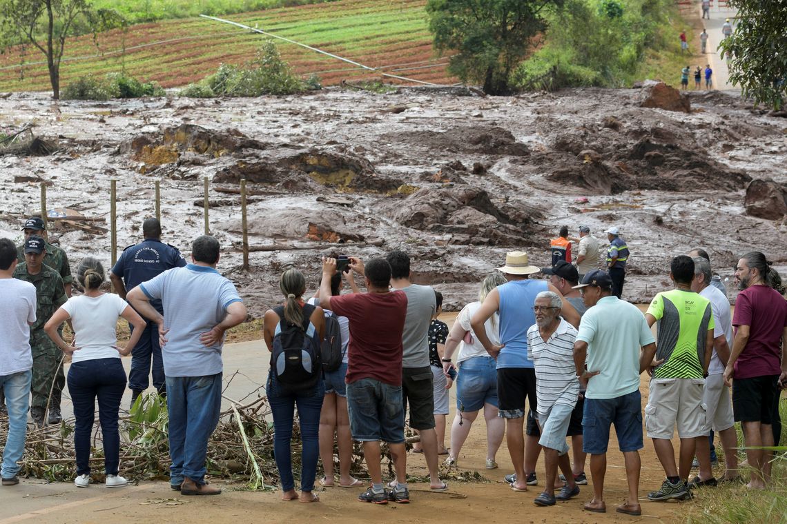 Residents are seen on a road blocked after a dam, owned by Brazilian miner Vale SA, burst in Brumadinho, Brazil January 26, 2019. REUTERS/Washington Alves