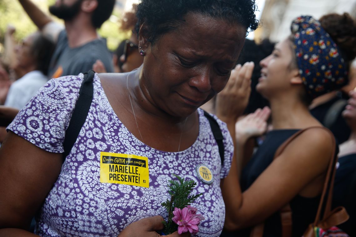 Fernando Frazão/Agência Brasil Rio de Janeiro - O corpo da vereadora Marielle Franco e do motorista Anderson Gomes chegam à Câmara Municipal, no centro do Rio, onde ocorre o velório (Fernando Frazão/Agência Brasil)