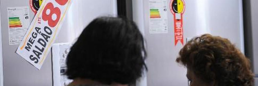 Mulheres fazem compras Comércio varejista.