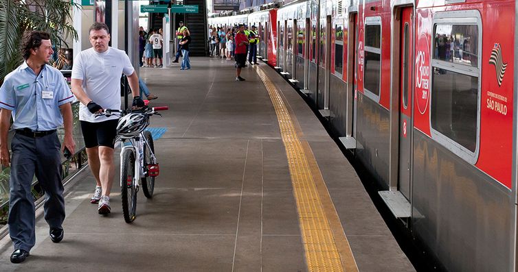 ciclista bike trem metro
