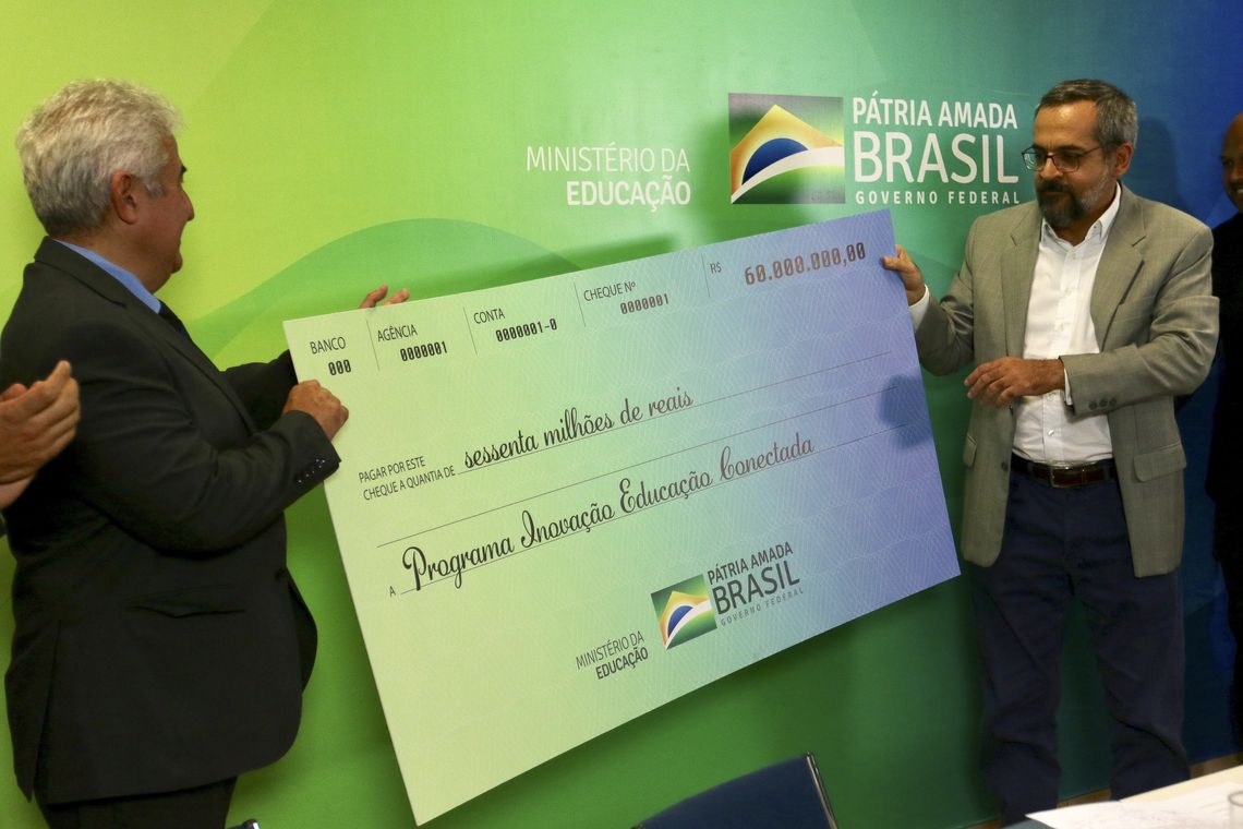 Fabio Rodrigues Pozzebom/Agênci O ministros de ciência, tecnologia e Inovação, Marcos Pontes e da Educação, Abraham Weintraub,durante o anuncio de repasse de recursos (parcela 2019) para o Programa Inovação Educação Conectada