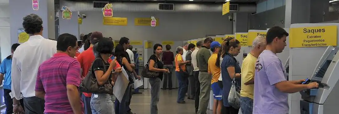 Bancos voltam a funcionar no DF Bancos ficaram entre as instituições que mais tiveram reclamações em 2012