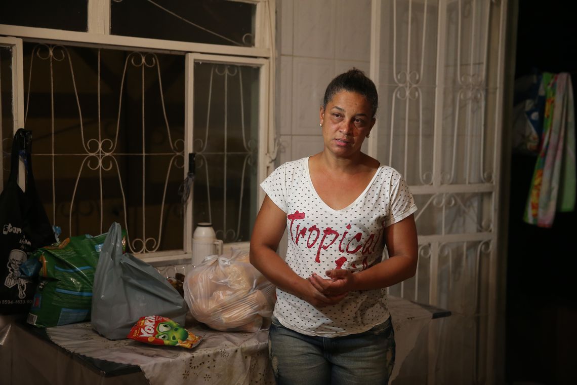 José Cruz/Agência Brasil Mariana (MG) - Leonídia Gonçalves, de 46 anos, na cozinha da casa alugada e mobiliada pela mineradora Samarco, em Mariana, dois anos após a tragédia do rompimento da Barragem de Fundão (José Cruz/Agência Brasil)