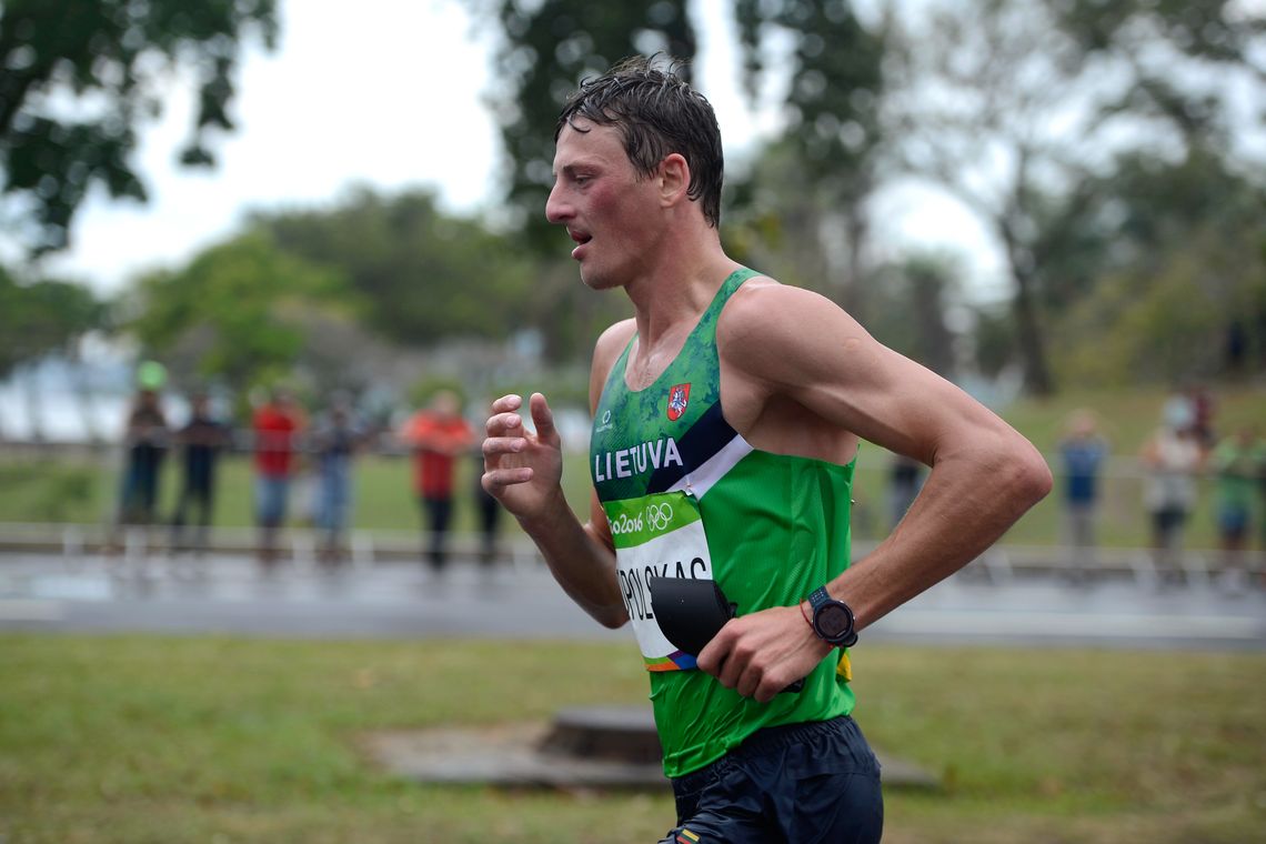 Tânia Rêgo/Agência Brasil Rio de Janeiro - Sob chuva forte atletas da maratona masculina passam pelo aterro do Flamengo (Tânia Rêgo/Agência Brasil)