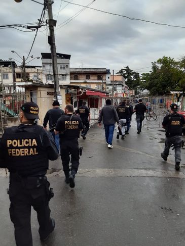 Operação Rádio Pirata, na comunidade da Maré.