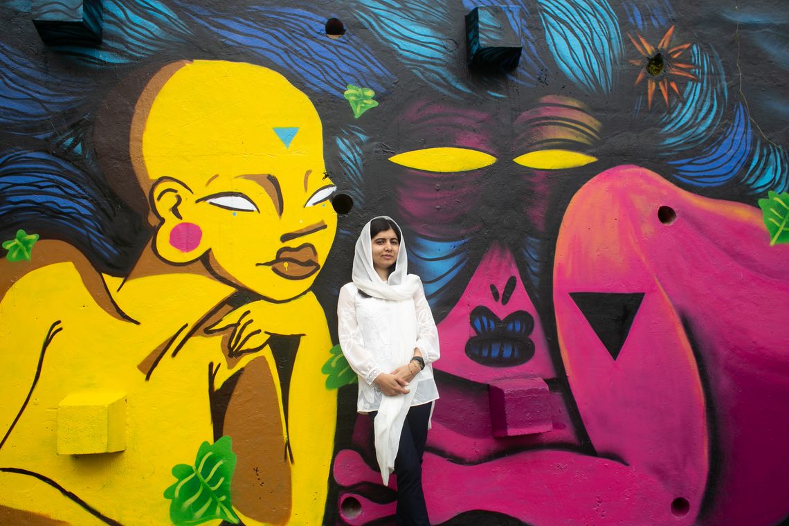 Malala conheceu obras de mais 100 artistas colorem muros na comunidade Tavares Bastos, no bairro do Catete, zona sul do Rio de Janeiro