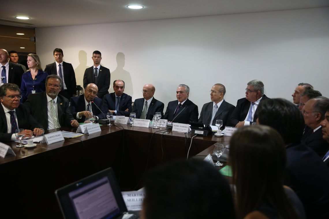Valter Campanato/Agência Brasil Brasília - O presidente Michel Temer e ministros durante reunião sobre a Reforma da Previdência, no Palácio do Planalto (Valter Campanato/Agência Brasil)