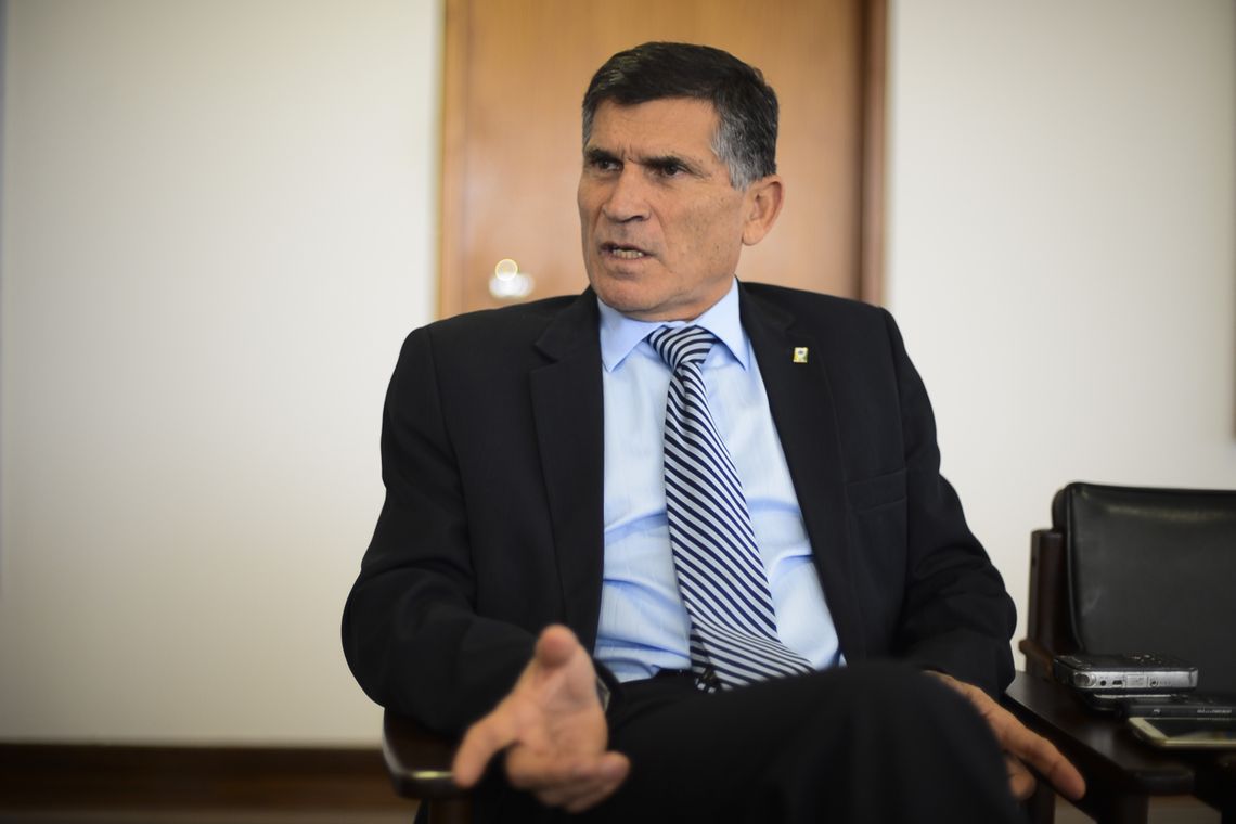 O general, Carlos Alberto dos Santos Cruz, ministro da secretaria de governo, concede entrevista à Agência Brasil