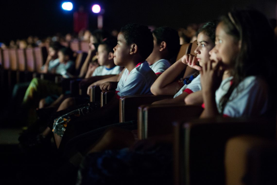 Marcelo Camargo/Agência Brasil Crianças de escolas públicas do DF vão a sessão de cinema em mostra com temática infantil paralela ao Festival de Cinema de Brasília, que acontece no Cine Brasília( Marcelo Camargo/Agência Brasil)