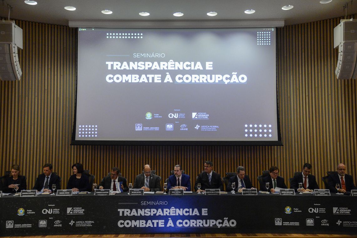 Tomaz Silva/Agência Brasil Autoridades participam da abertura do seminário Transparência e Combate à Corrupção, no Museu do Amanhã, no Rio de Janeiro.