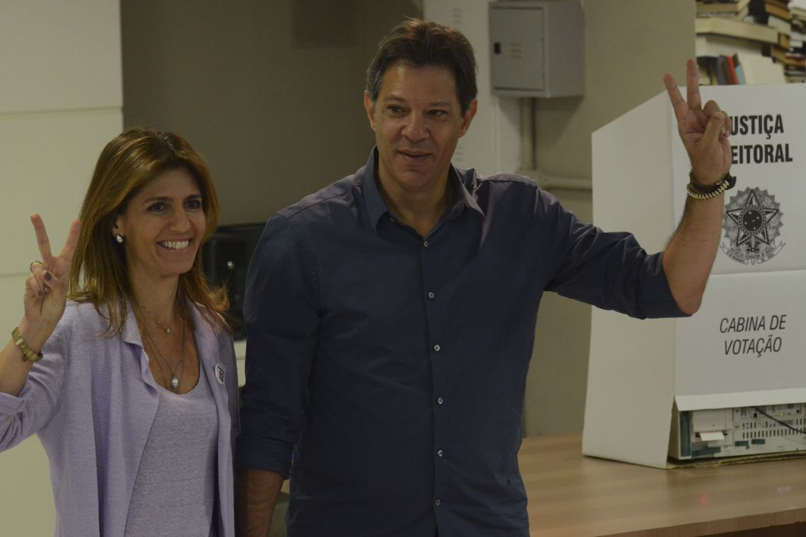 O candidato a Presidência da República, Fernando Haddad, vota na escola Brazilian International School, em Indianópolis.