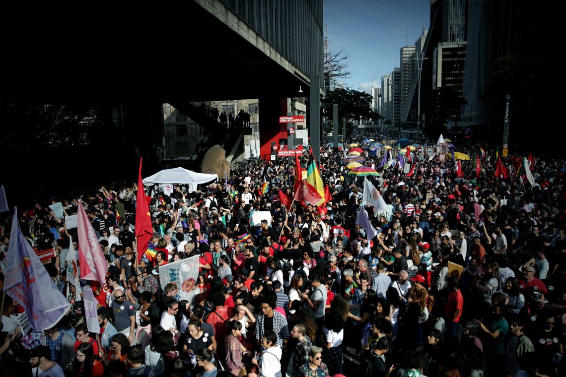 Em São Paulo, a manifestação lotou o vão livre do Museu de Arte de São Paulo (Masp). A multidão chegou a extrapolar a área da praça e ocupou totalmente os dois sentidos da Avenida Paulista, na região central da capital.