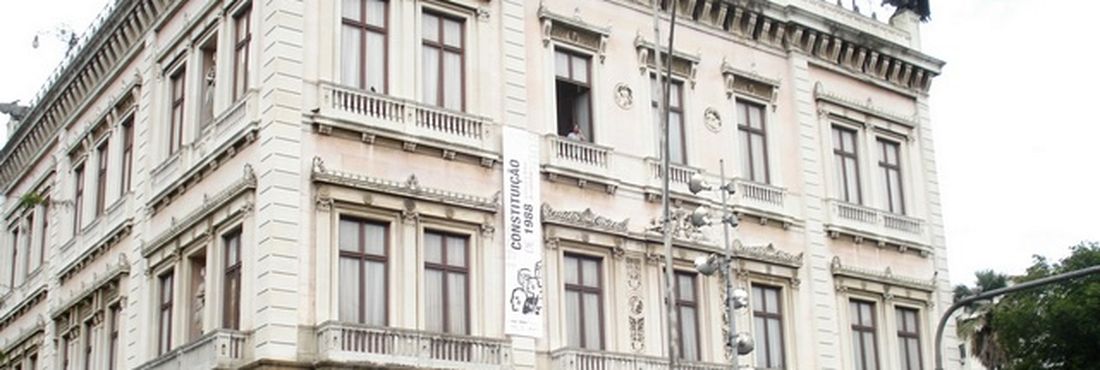 Palácio do Catete Museu da República – O Museu conta com oficinas e visitas educativas. Um agradável parquinho no Jardim do Palácio do Catete faz a alegria dos pequenos. Para horários de visitação e preços, o telefone é (21) 3235 3693. Local: Rua do Catete 153