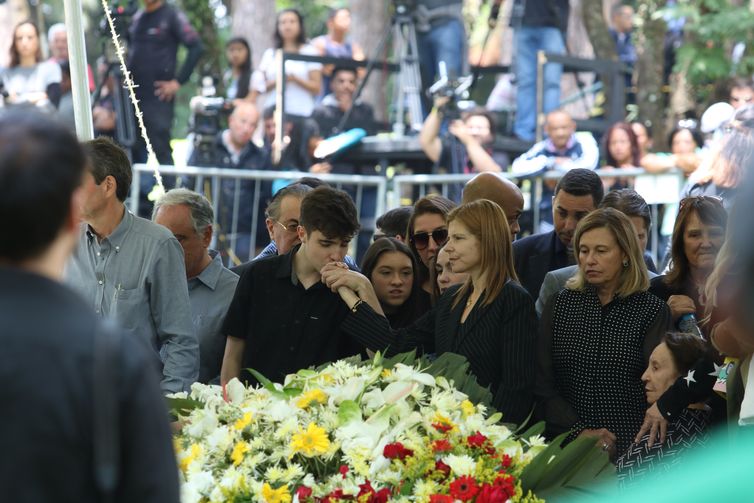 Sepultamento do apresentador de TV Gugu Liberato no Cemitério Gethsêmani.