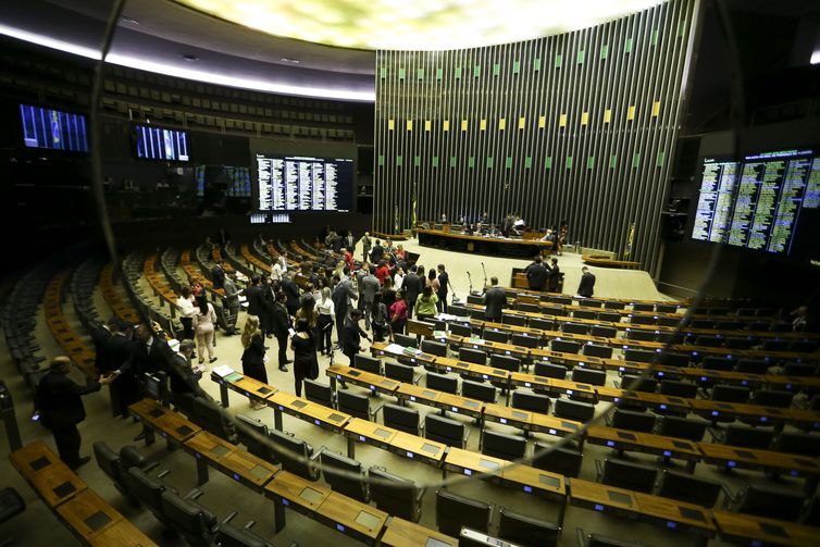 O plenário da Câmara dos Deputados aprovou o Projeto de Lei 6433/13, que permite ao delegado de polícia adotar medidas de urgência para proteger mulheres vítimas de agressão.