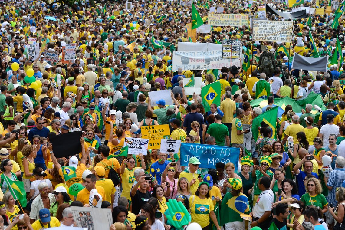 Tânia Rêgo/Agência Brasil Rio de Janeiro - Manifestação em Copacabana contra a corrupção e pela saída da presidenta Dilma Rousseff (Tânia Rêgo/Agência Brasil)