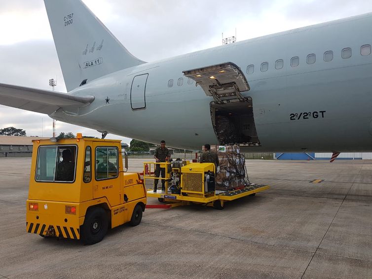 Avião da FAB saiu de BrasÃlia com quase 23 toneladas de leite em pó e 500 kits de primeiros socorros com destino a Boa Vista, Roraima, para a ajuda humanitária colocada à disposição dos venezuelanos