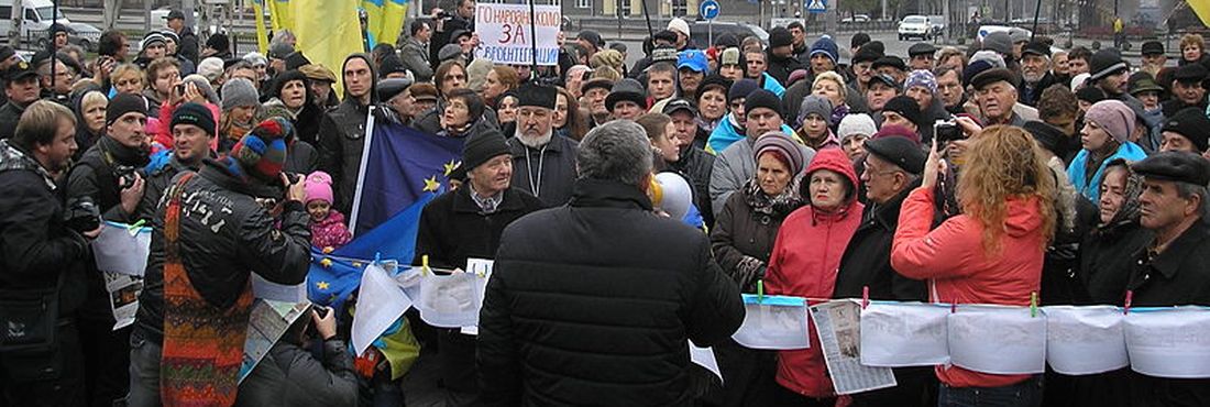 Protesto na Ucrânia Ucrânia adia adesão à União Europeia e população vai às ruas