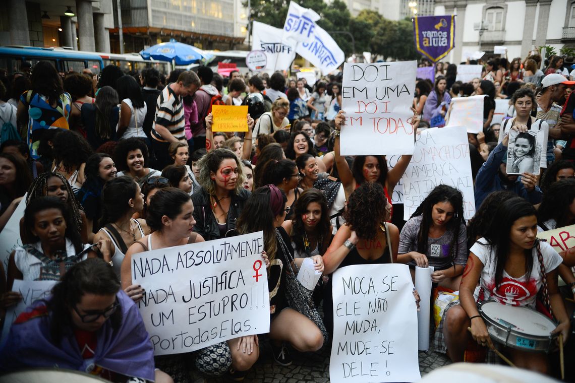 Tomaz Silva/Agência Brasil Rio de Janeiro - Mulheres fazem ato contra cultura do estupro, na Igreja da Candelária, centro da cidade (Tomaz Silva/Agência Brasil)