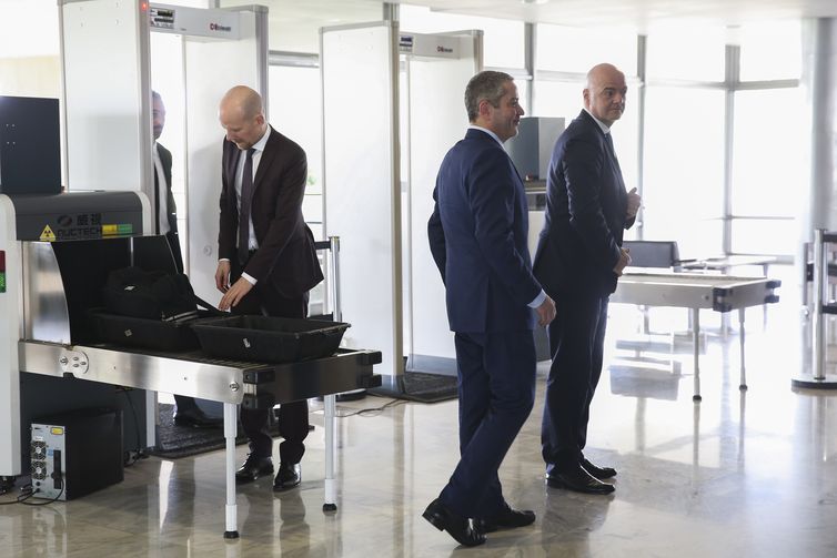 Presidentes da CBF, Rogério Caboclo, e da Fifa, Gianni Infantino, chegam ao Palácio do Planalto para encontro com o presidente Jair Bolsonaro.