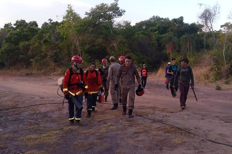 Duas equipes, com seis militares do 4º Grupamento de Bombeiros Militares de Santarém, foram deslocadas para o município de Monte Alegre